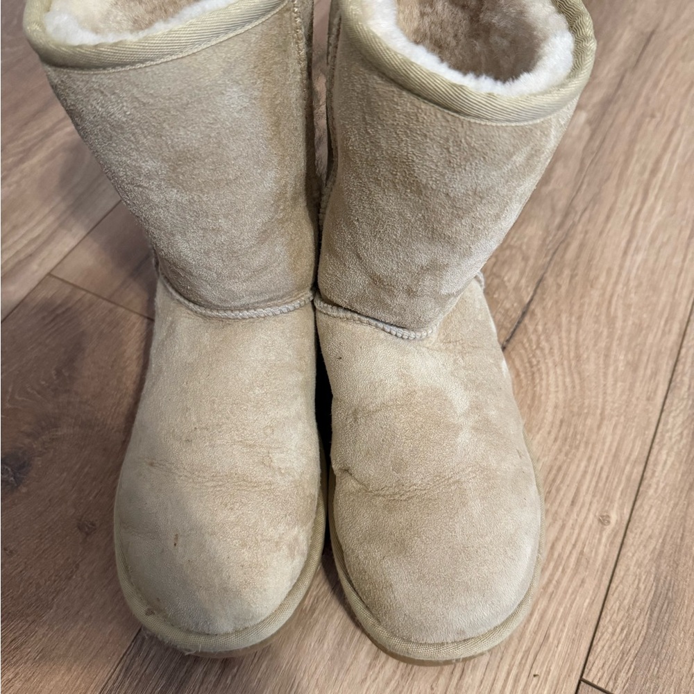 UGG Classic Short - Very gently used. Tan Suede Boots